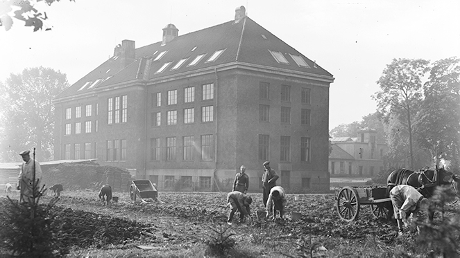 Bildet kan inneholde: Hus, Bygning, Historie, Estate, Almshouse.