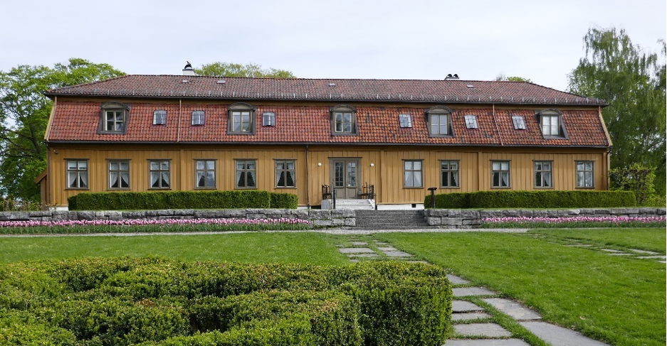 bilde av bygningen Tøyen hovedgård i Botanisk hage
