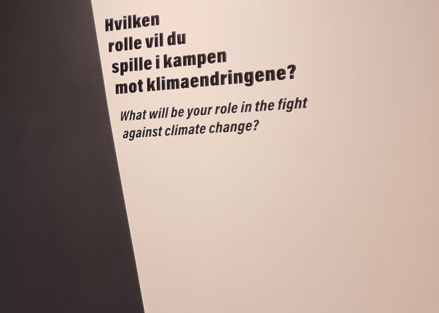 Bildet kan inneholde: skrifttype.