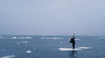 "My world" - video av performance fra Arktis - Stein Henningsen.
